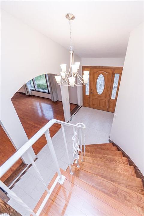 6967 Carol Dr, Independence, OH 44131 photo 4