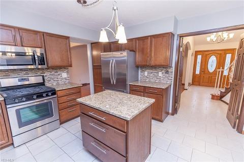6967 Carol Dr, Independence, OH 44131 photo 10