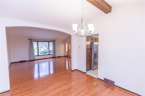 6967 Carol Dr, Independence, OH 44131 photo 8