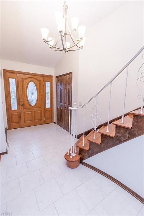 6967 Carol Dr, Independence, OH 44131 photo 3