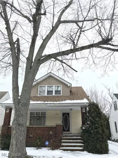 5255 Arch St, Maple Heights, OH 44137 photo 1