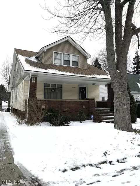 5255 Arch St, Maple Heights, OH 44137 photo 2