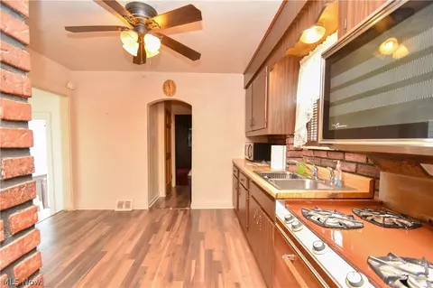 414 Creed St, Struthers, OH 44471 photo 10