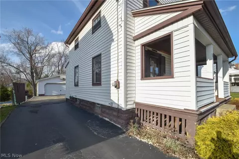 414 Creed St, Struthers, OH 44471 photo 2