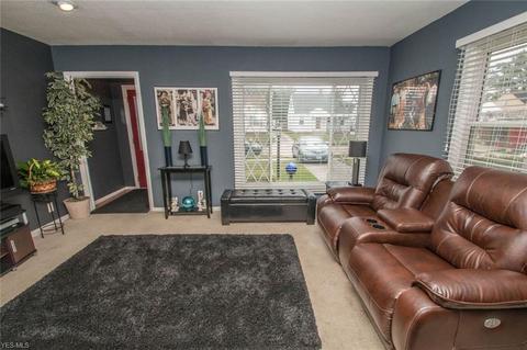 1016 Hillsdale Rd, Parma, OH 44134 photo 9