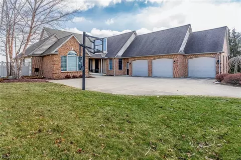 1025 Eagle Ridge Dr, Huron, OH 44839 photo 2