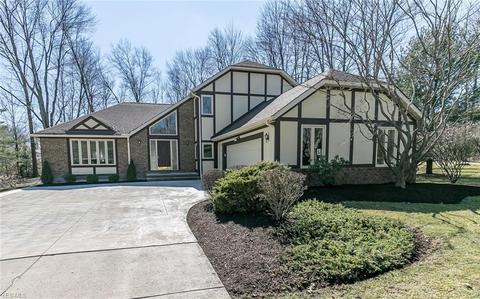 4804 Maple Leaf Ln, Independence, OH 44131 photo 1