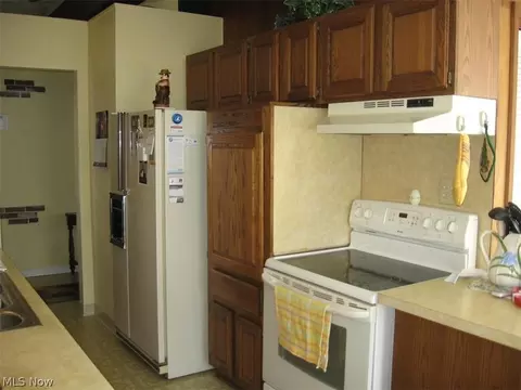 28781 Clark Dr, Wickliffe, OH 44092 photo 3