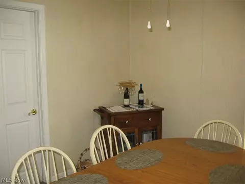 28781 Clark Dr, Wickliffe, OH 44092 photo 4