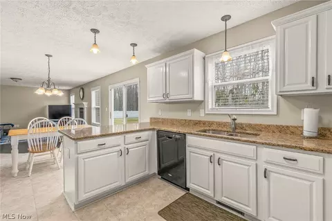 6033 Collins Rd, Mentor, OH 44060 photo 10