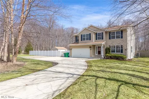6033 Collins Rd, Mentor, OH 44060 photo 2