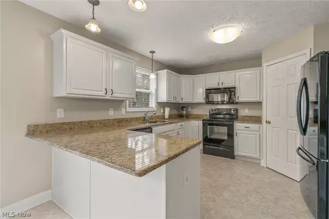 6033 Collins Rd, Mentor, OH 44060 photo 8