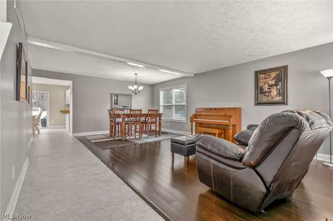 6033 Collins Rd, Mentor, OH 44060 photo 4