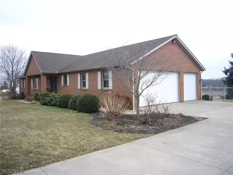 5864 Tyro St NE, Canton, OH 44721 photo 4
