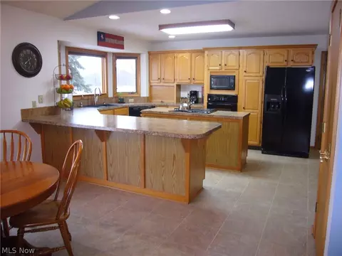 5864 Tyro St NE, Canton, OH 44721 photo 6