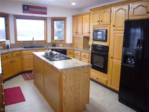 5864 Tyro St NE, Canton, OH 44721 photo 8