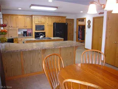 5864 Tyro St NE, Canton, OH 44721 photo 7