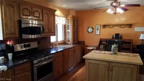 30651 Eddy Rd, Willoughby Hills, OH 44094 photo 5