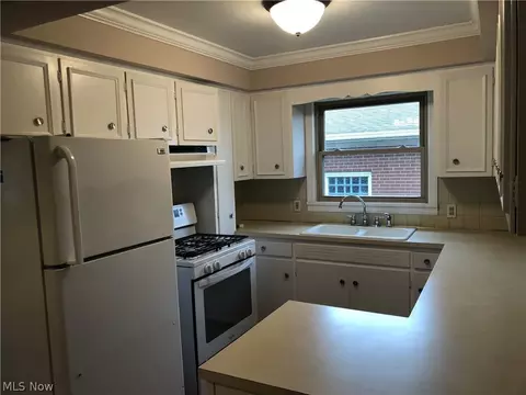 116 Wayne Ave, Akron, OH 44301 photo 2