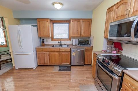 10880 Baron Dr, Parma, OH 44130 photo 14