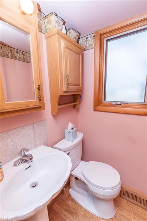 10880 Baron Dr, Parma, OH 44130 photo 15