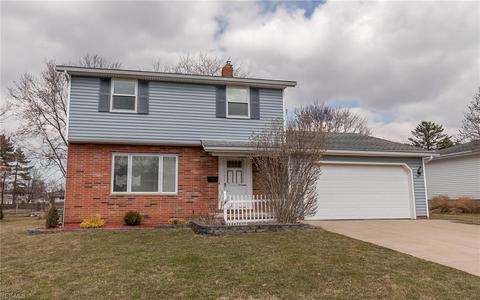 10880 Baron Dr, Parma, OH 44130 photo 2