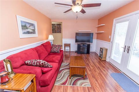 10880 Baron Dr, Parma, OH 44130 photo 16