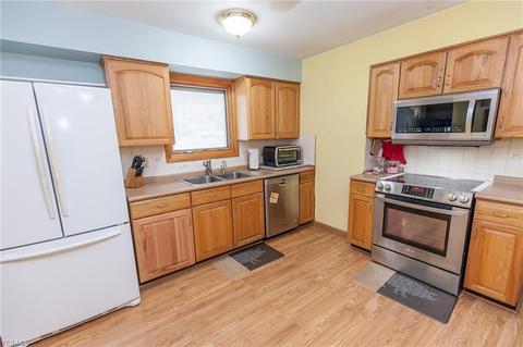 10880 Baron Dr, Parma, OH 44130 photo 13