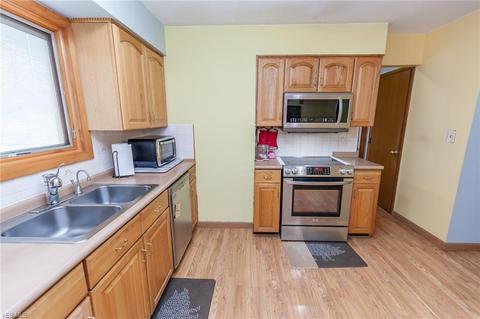 10880 Baron Dr, Parma, OH 44130 photo 11