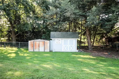 1966 Parkgate Ave, Akron, OH 44320 photo 29