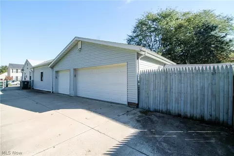 1966 Parkgate Ave, Akron, OH 44320 photo 2
