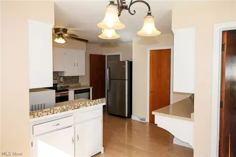 1966 Parkgate Ave, Akron, OH 44320 photo 7