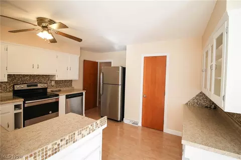 1966 Parkgate Ave, Akron, OH 44320 photo 8