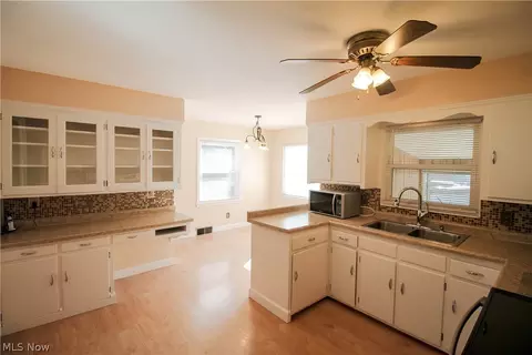 1966 Parkgate Ave, Akron, OH 44320 photo 5