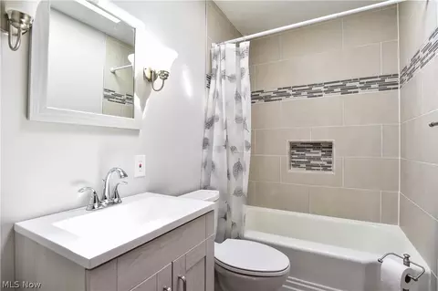 4041 Risher Rd, Youngstown, OH 44511 photo 9