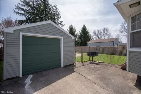 4041 Risher Rd, Youngstown, OH 44511 photo 18