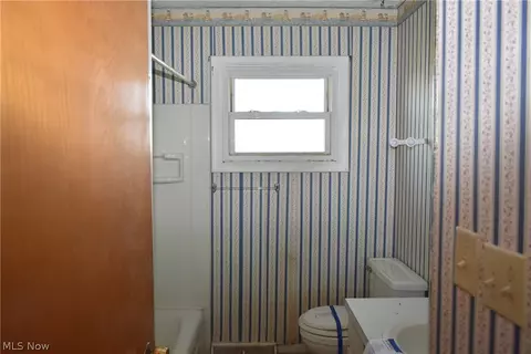 1056 Baseline Rd E, Shiloh, OH 44878 photo 9