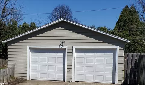 312 Baker St, Berea, OH 44017 photo 3