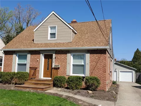 312 Baker St, Berea, OH 44017 photo 2