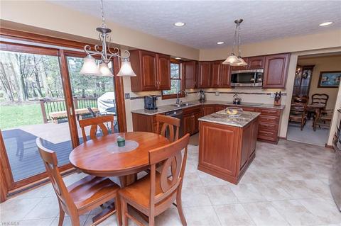 7286 Rita Dr, Independence, OH 44131 photo 6
