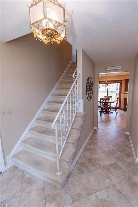 7286 Rita Dr, Independence, OH 44131 photo 2