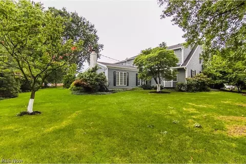 333 Hamilton Cir, Elyria, OH 44035 photo 5