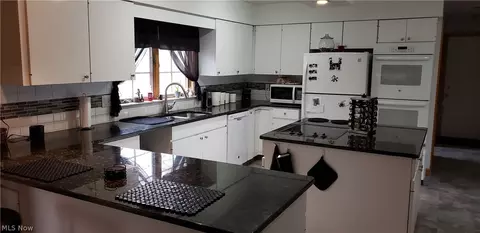 333 Hamilton Cir, Elyria, OH 44035 photo 10