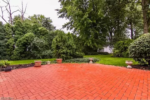 333 Hamilton Cir, Elyria, OH 44035 photo 4