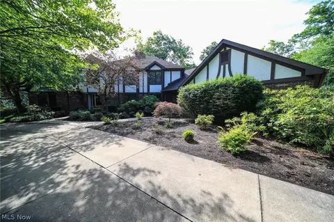 8265 Eagle Ridge Dr, Concord, OH 44077 photo 1
