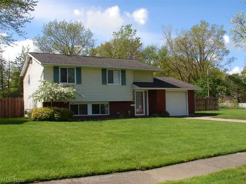 2416 Packard Dr, Lorain, OH 44055 photo 1