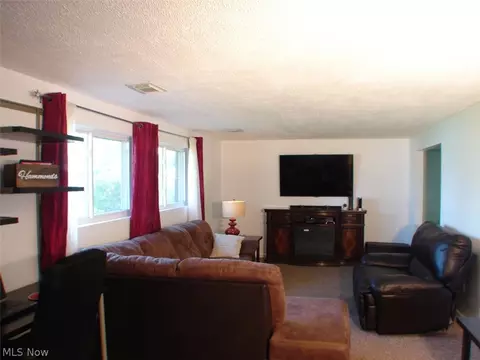 2416 Packard Dr, Lorain, OH 44055 photo 3