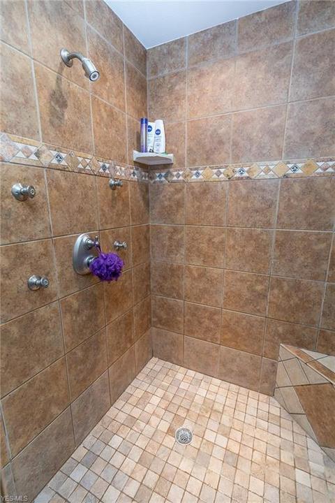 7050 Greenwood St, Independence, OH 44131 photo 17