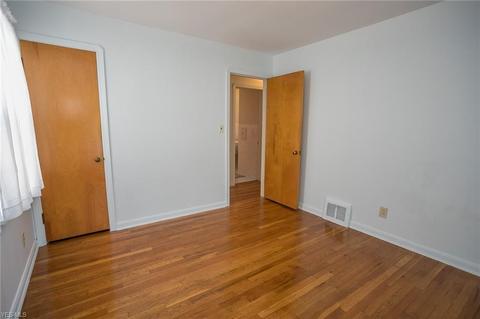5147 Joseph St, Maple Heights, OH 44137 photo 11