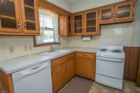 5147 Joseph St, Maple Heights, OH 44137 photo 16